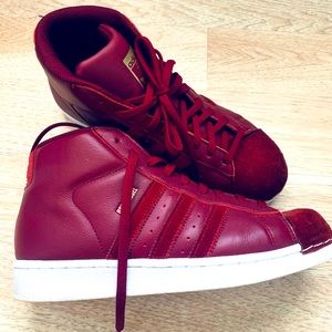 burgundy shell toe adidas